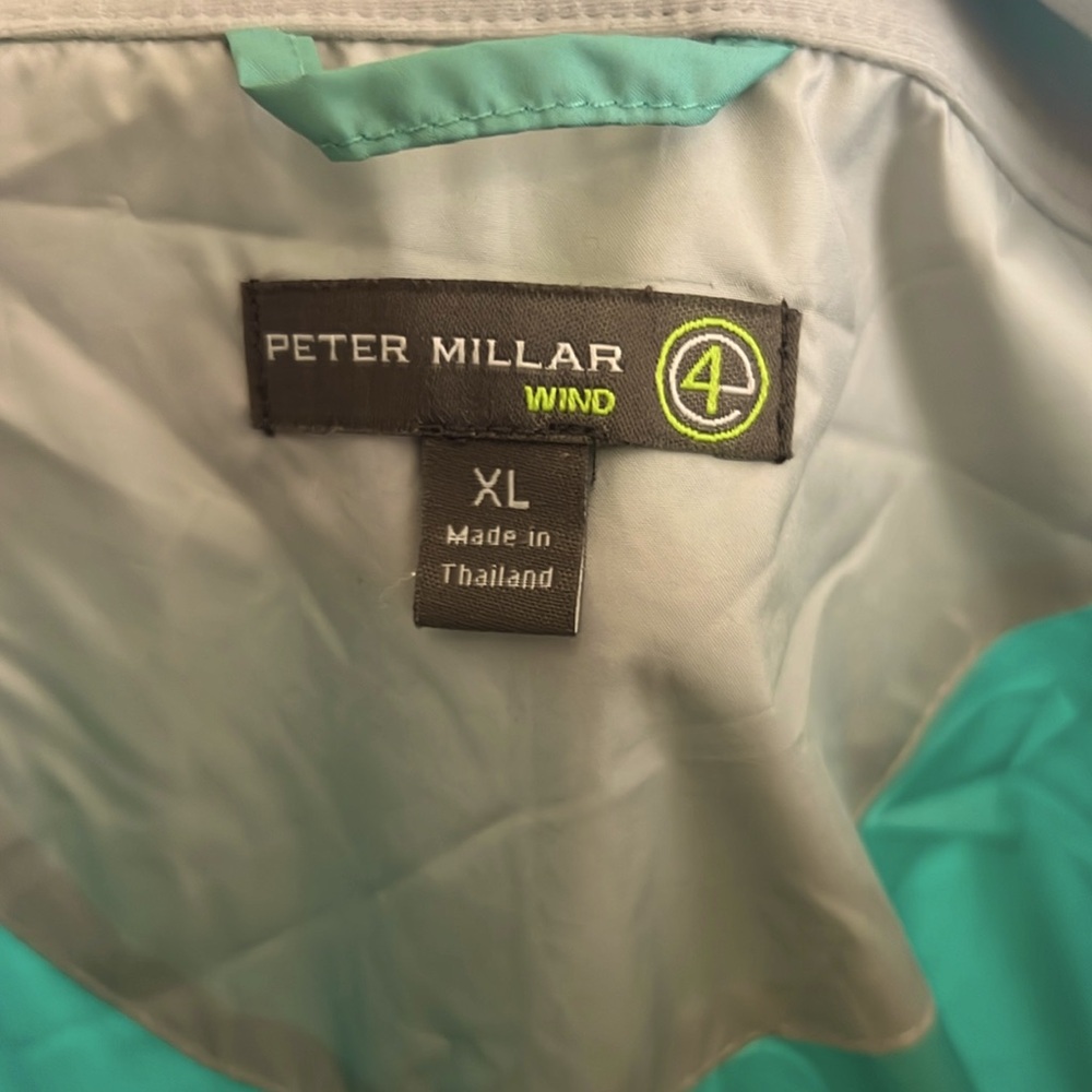 Fantastic lightweight 3/4 zip. Never worn, just folded up in a drawer. 🙄